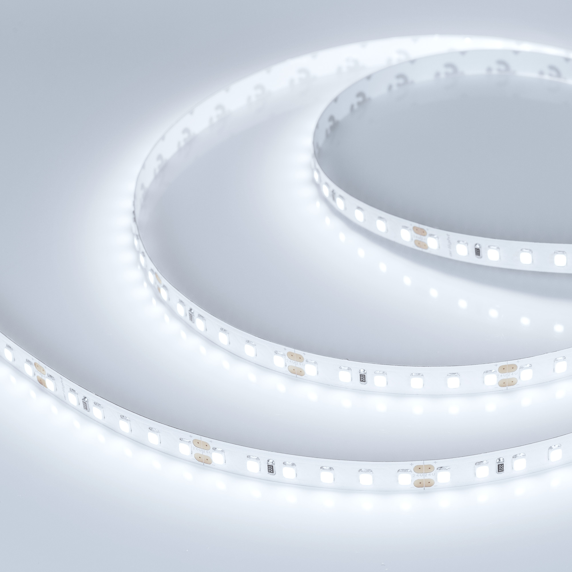 Светодиодная лента 14,4W/m 120LED/m 2835 White6000 8mm 24V 5M IP20 015696(2)